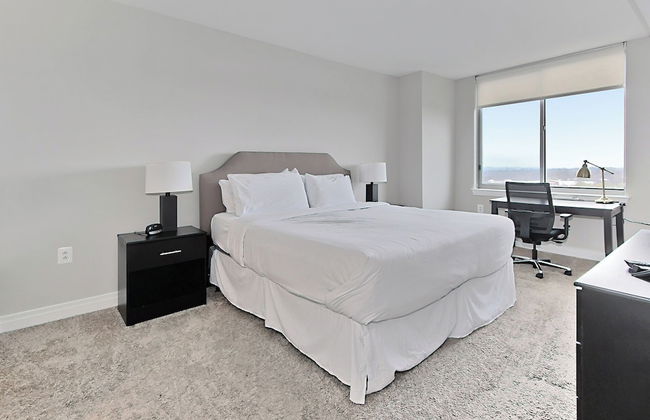 Modern getaway in Reston 2 bedroom - Photo 2