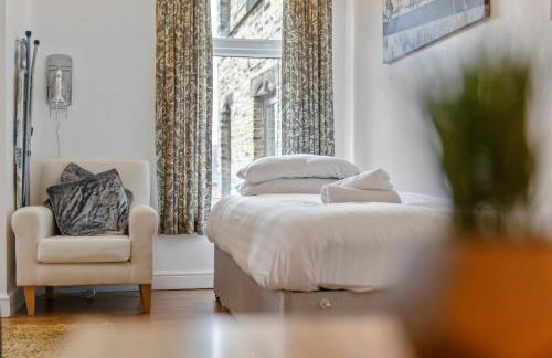 Contractors & Pets Welcome - Sleeps 1-4, less than 1 mile from M606, Ideal for Longer Stays - Foto 5