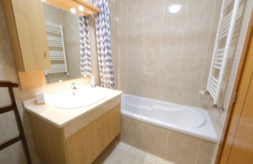 high standard rental in a quality residence with pool, tennis and view of the ocean in antas esposende 12 people - Foto 50