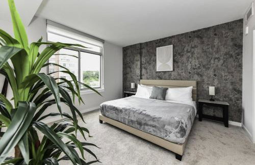 Stylish 2BR Retreat Gym Parkng and Scenic Rooftop - Foto 38
