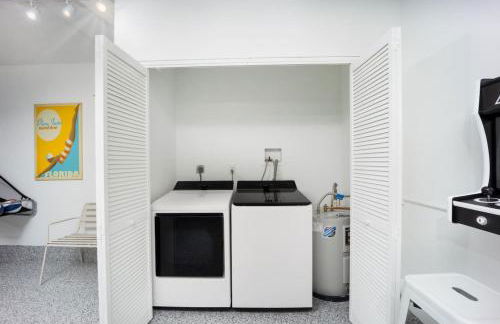 Heated Pool- MiniGolf- Fire Pit- Game Room- 1mi to Beach - Foto 42