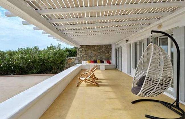 Stunning Villa With Panoramic View - Photo 32