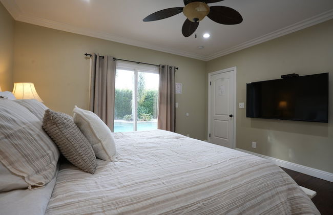 Highly Upgraded, 5 Bed, 4.5 ba, New Pool W/jacuzzi, 1/2 Mile Walk to Disney - Foto 8