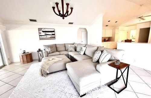 Waterfront Home With Heated Pool/Jacuzzi and only 1mile to beach - Foto 8