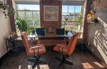 Creative Warehouse Conversion & Plant Haven - Foto 4