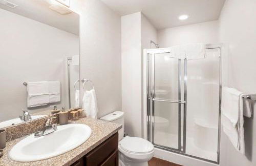 Private 2Bdrm Apartment Convenient to All - Foto 27