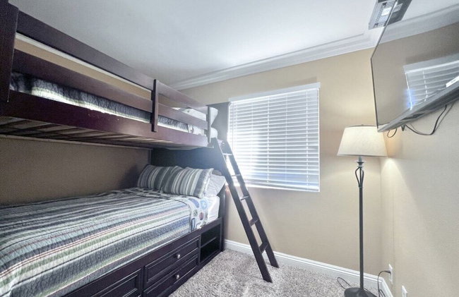 Luxurious 2 Bedroom Condo Shortest Walk To Disney - Foto 3