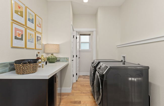 Contemporary Gem - Rooftop Deck & Private Hot Tub! - Foto 11