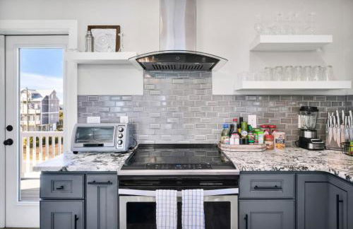 Walkable Topsail Retreat with Hot Tub and Views - Foto 21