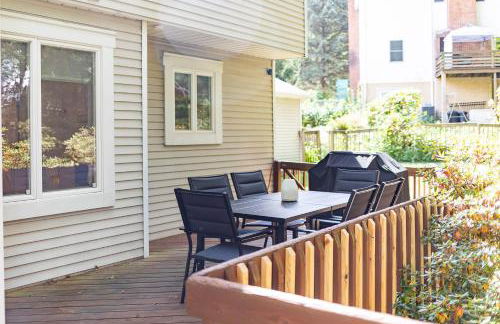 Large Luxury Home with Media Room and Game Room - 10 mins to Campus & Stadium - Foto 78