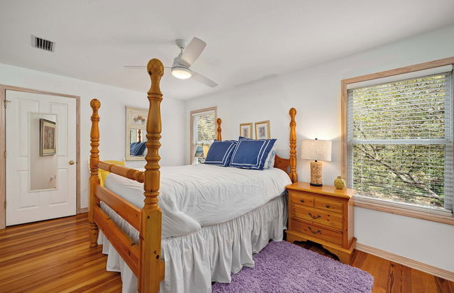 Secluded Waterfront Retreat for 23 Dock, Pets OK - Foto 10