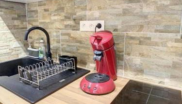 STUDIO HYPER CENTRE SAFARI TOUT ÉQUIPÉ WIFI NETFLIX 2PERS - Foto 4, stove