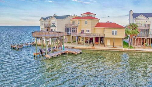 Jaw-dropping bayfront home with panoramic water views, boat slip, and cowboy pool - Foto 2