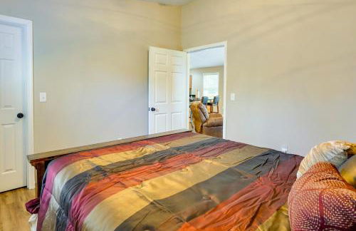 Serene Logan Retreat with Hot Tub and Stargazing Dome - Foto 14