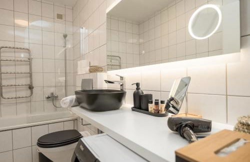 Elbling Appartement for 4 People - Billiards - 2 Bedrooms - 2 Bathrooms - Balcony with Mosel View - Parking - Wine Barrel Bar - Fully Equipped Kitchen - Netflix - WaipuTV - 3 km from Cochem - Foto 37