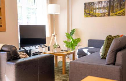 The Canal House 2BR Central Garden Parking - Photo 15