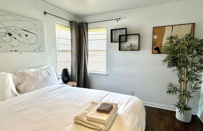 Beautiful Getaway Nears Asian Dist - Photo 39