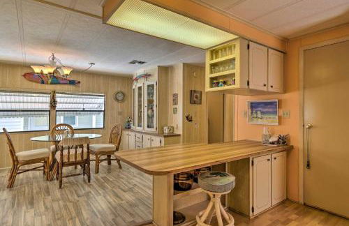 On-Site Canal Access St James City Home - Foto 11