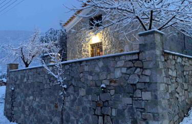 Cheerful 3 bedroom cottage with indoor fireplace - Foto 7