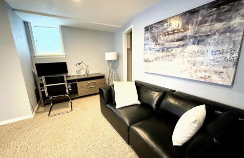 Cozy 4BR 3BA Home- Train to NYC, USOpen, CitiField Mets, MSG, Walk to Harbor & Golf - Photo 40