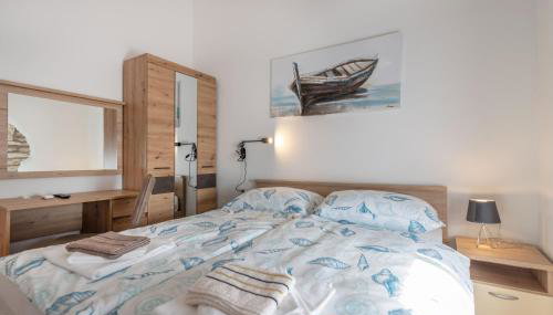 Villa Biba, a seaside hideaway with a pool - Foto 3, towels, wardrobe