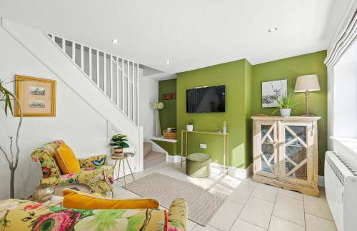 Flower Cottage by Ludlow Castle with Onsite Parking - Photo 49