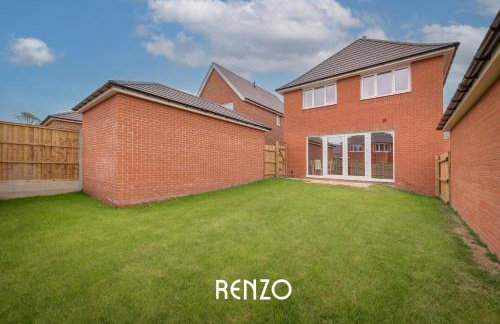 Spacious and Lovely 4-bed Home in Castle Donington by Renzo, Sleeps 6! - Photo 32