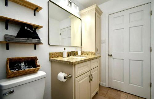 Cozy Cute Home 2BD and 1BR - Photo 12