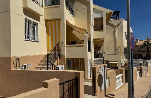 En perle med plass til voksne og familien, solfylt terrasse 5 min fra stranden - Foto 26