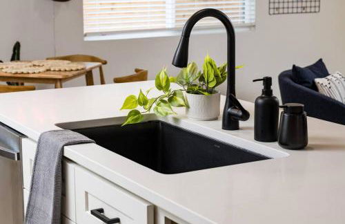 Wild West Disco Haus! Sleeps 12, Hot Tub + Gym! - Foto 34