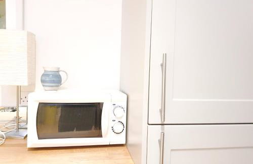 Edinburgh 2-Bedroom Cottage with Parking - Ground Floor - Foto 16