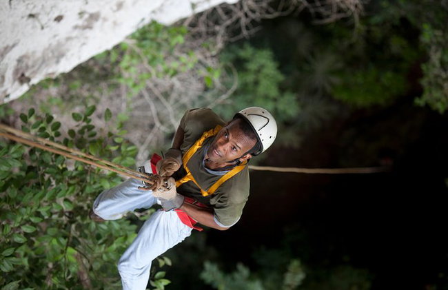 Bombeo de adrenalina Caída del agujero negro: rappel en la sucursal de las cuevas de Ian Anderson - Foto 1