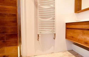 Chalet Alpe d'Huez 1850-Sea and Mountain Pleasure Avec 2 appartements- 1 Appartement 3 Chambres 8 Couchages - 3 Salles d'eau et 1 Appartement 5 Chambres 12 Couchages 5 Salles d'eau - Jacuzzi et Sauna -Pieds des Pistes et Centre - Foto 14