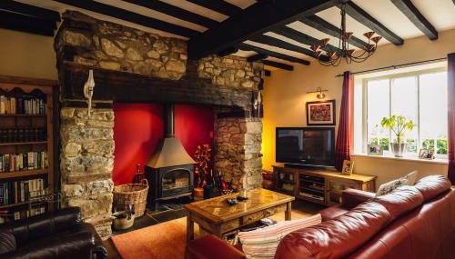 Mid-Wales Farmhouse, swimming pool, tranquil countryside views, sleeps 14 - Foto 4