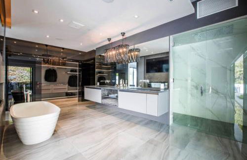 Beverly Hills Luxurious 4BR Villa with Pool and Views - Foto 35