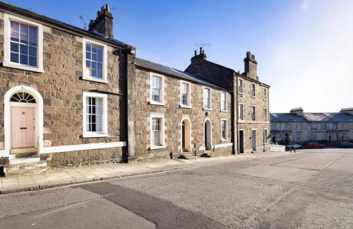Elegant 3 Bed Apartment in Stirling Near Free Parking and Hill Views - Foto 48
