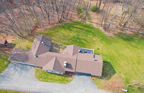 Wawayanda House on 62 Acres - Multiple Fireplaces! - Foto 39