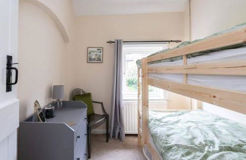 Quaint 3 bed Cottage in central Dorking with parking - Foto 9