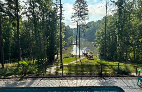Lake Norman Home Lake Access with Heated Pool & Hot Tub - Foto 6