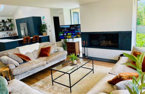 The Cuckoo's Retreat - Luxurious home with private garden & jacuzzi - Photo 4