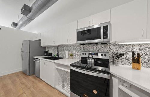 Party in Gaslamp 4BR Downtown Pad with Bathtub - Foto 25