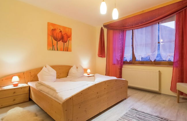 Holiday Home in Rennweg Near Ski Slopes - Photo 4