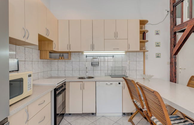 Spacious Apartment w Three Balconies and Parking - Foto 14