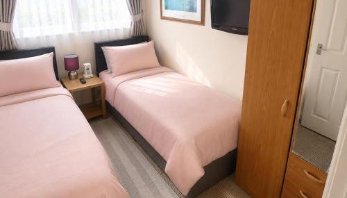Belle Aire Beach Retreat at Hemsby with FREE WIFI Bed linen included Freely tvs in bedrooms and FREE onsite entertainment - Foto 5