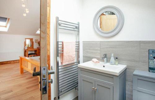 2-Bed Cottage Sleeps 4 with Hot Tub - Foto 10