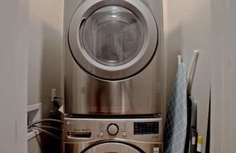 Newly Renovated 4 bed 3 bath and 2 Parking Spots - Foto 27