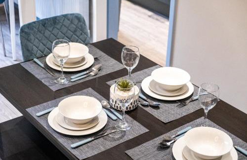 MK 2-Bedroom Contractor's Gem, 5 beds, sleeps 6, free parking - Foto 59