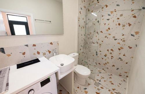 Sunny yard apartments - Photo 17