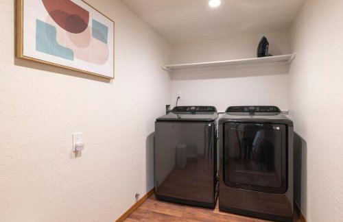 Pinewood Lodge - Backs to Forest - Near Downtown! - Foto 14