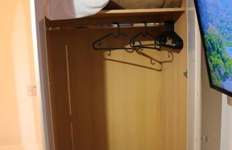 Self Contained, Double Bed Studio, private kitchen, private Bath, Walking distance to Harry Potter - Foto 56